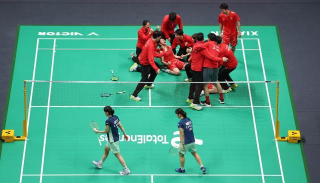 （体育）（32）羽毛球——苏迪曼杯决赛：中国队夺冠XxjpseC007314_20250504_PEPFN0A001.jpg